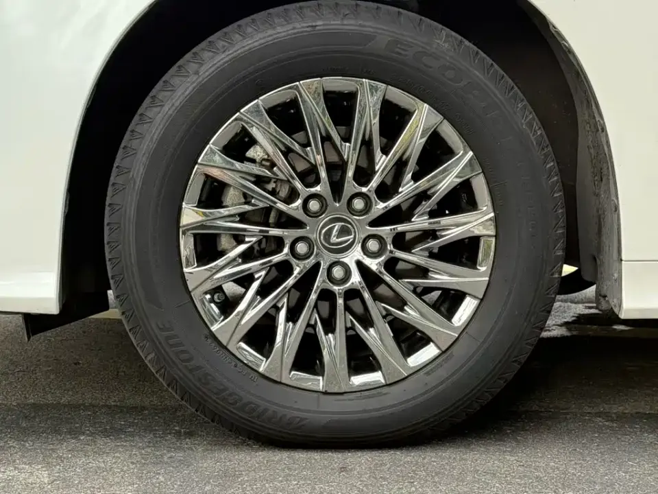 Lexus LM