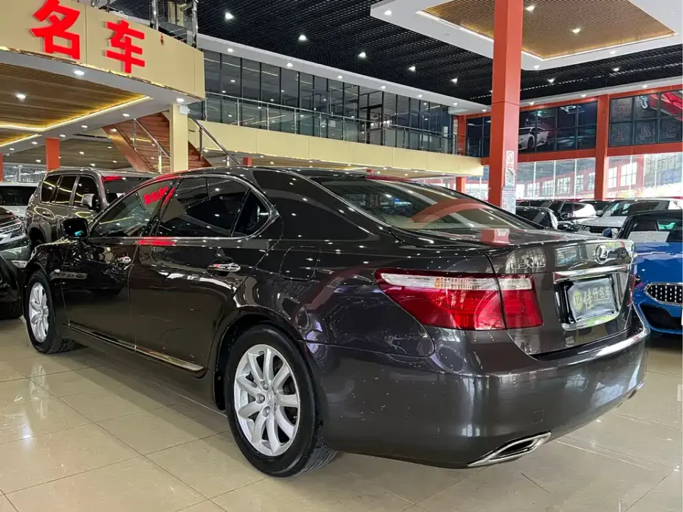 Lexus LS