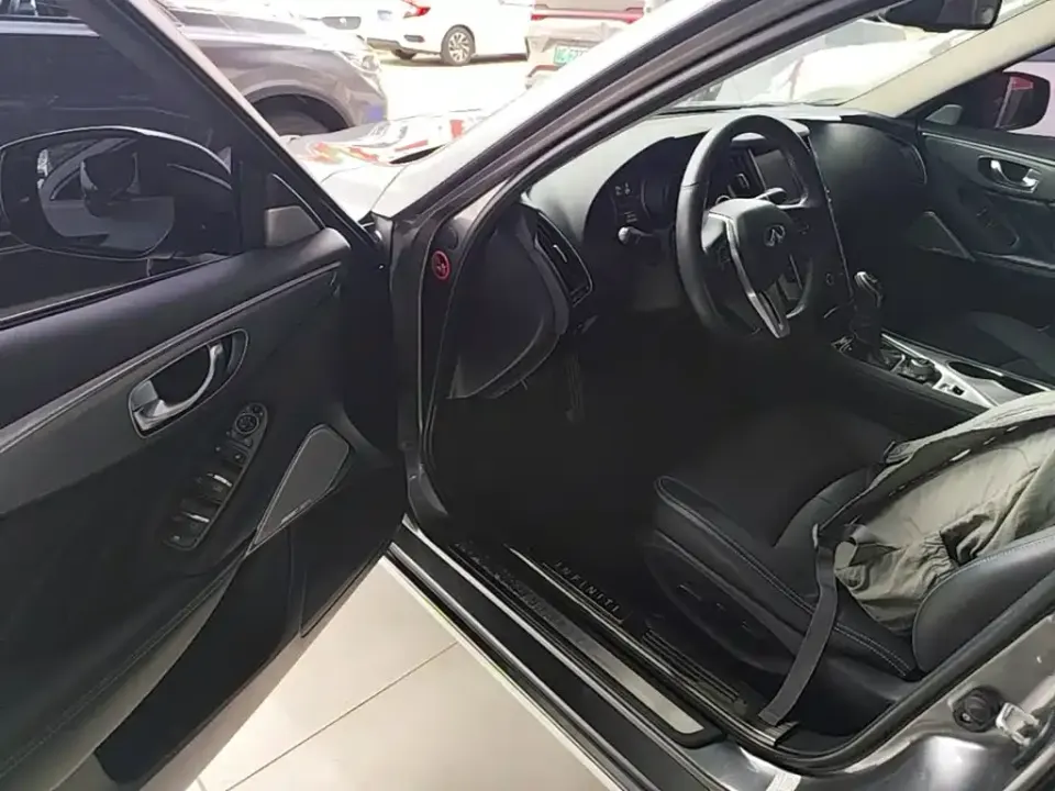Infiniti Q50L