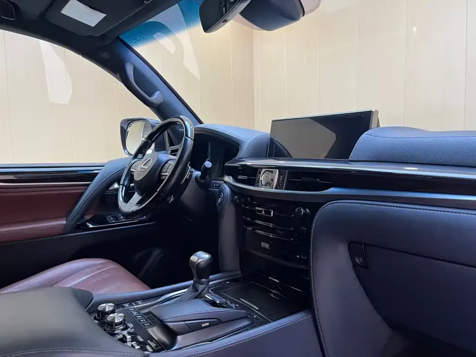 Lexus LX