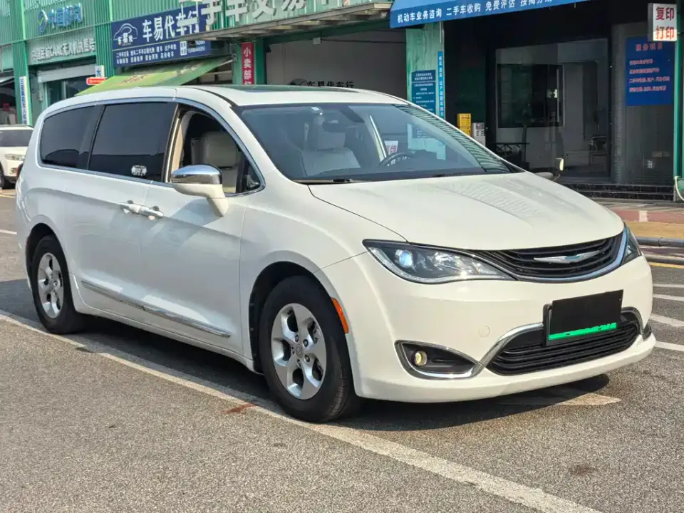 Chrysler Grand Voyager PHEV (Import)