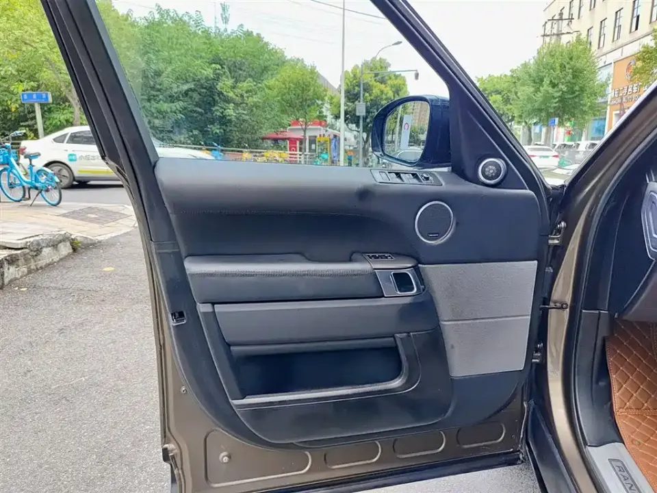 Land Rover Sport