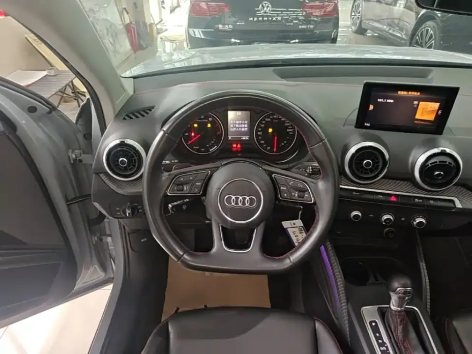 Audi Q2L
