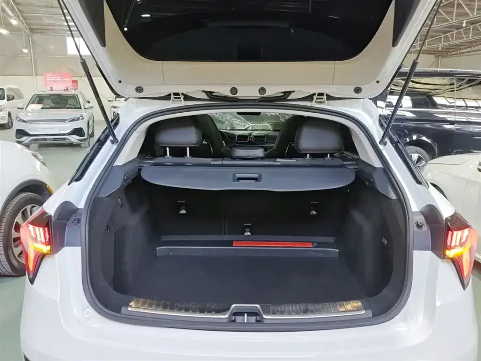 Lynk & Co 02