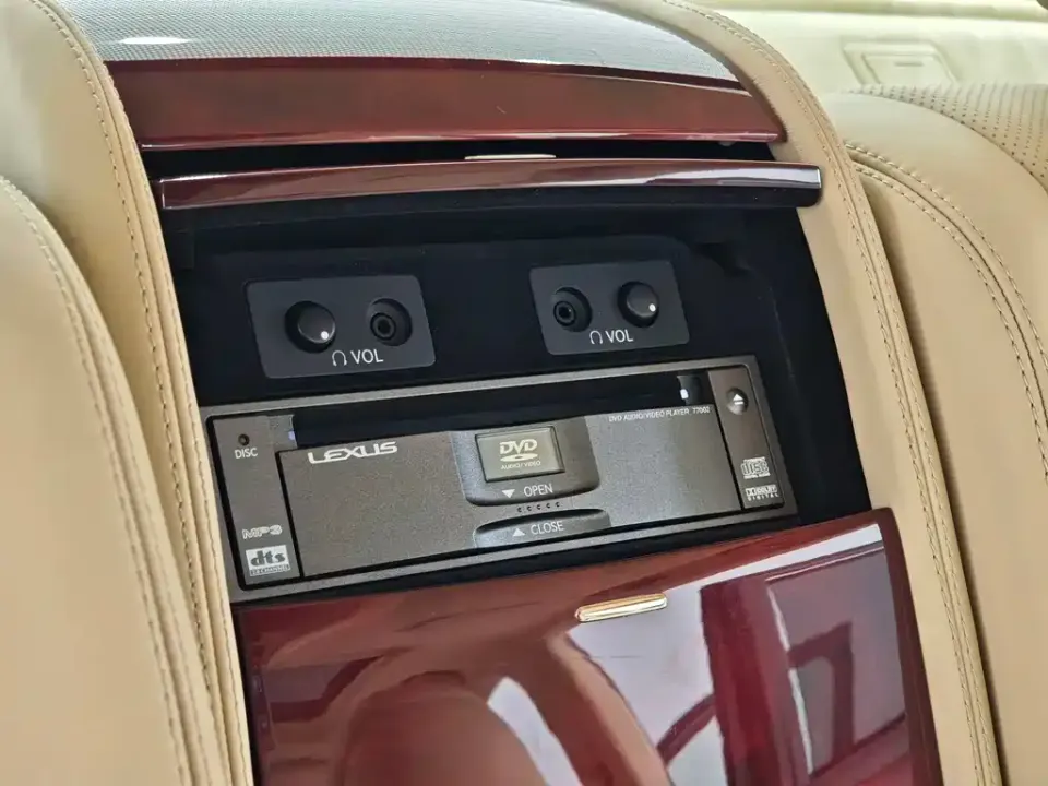 Lexus LS