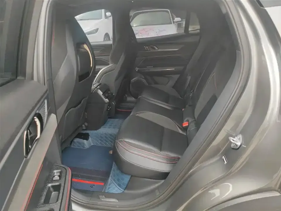 Lynk & Co 05