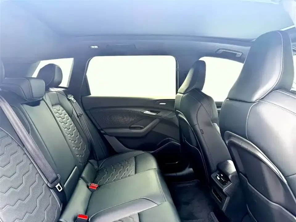 Audi Q6L e-tron