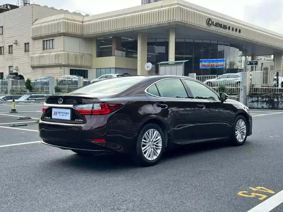 Lexus ES