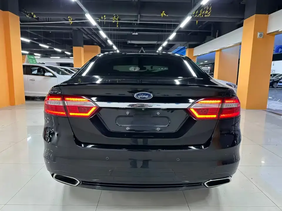 Ford Taurus