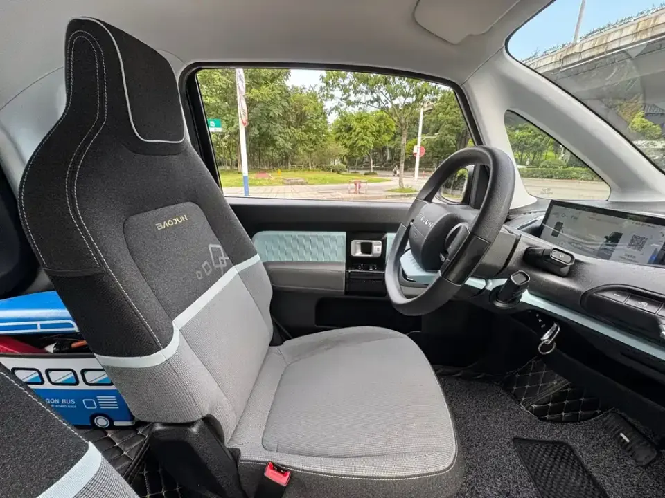 Baojun E300