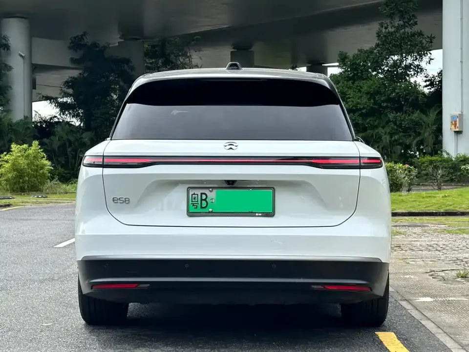 Nio ES8