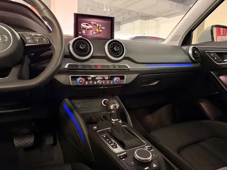 Audi Q2L