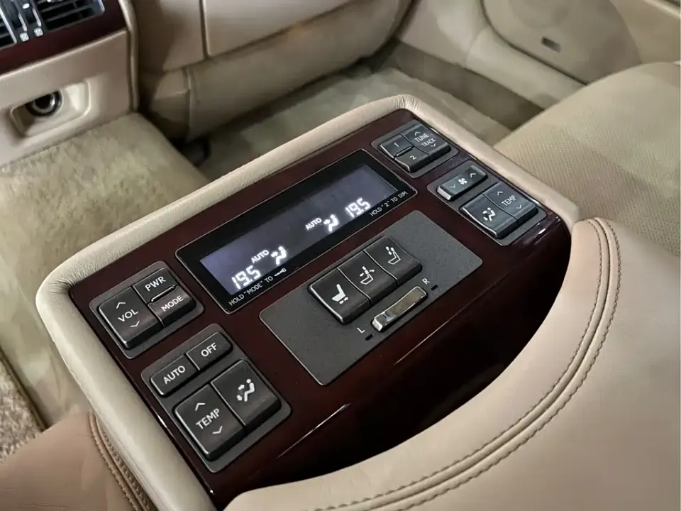 Lexus LS