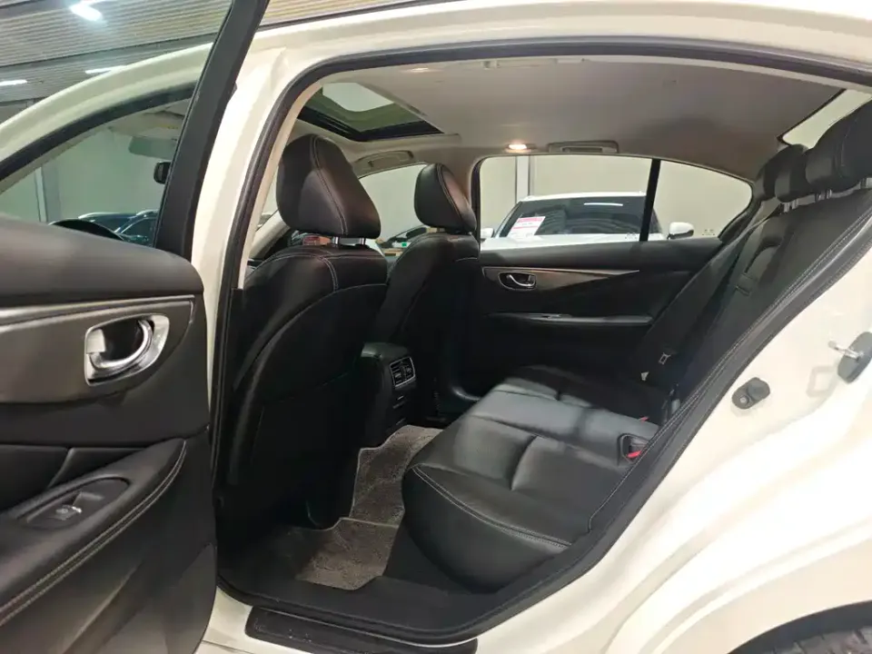 Infiniti Q50L