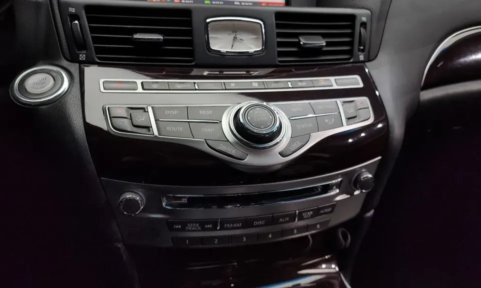 Infiniti M