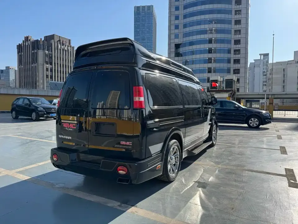 GMC Savana