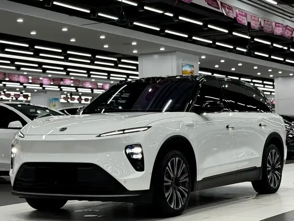 Nio ES8