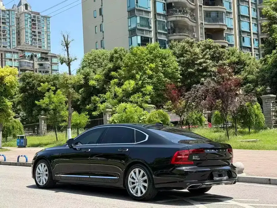 Volvo S90
