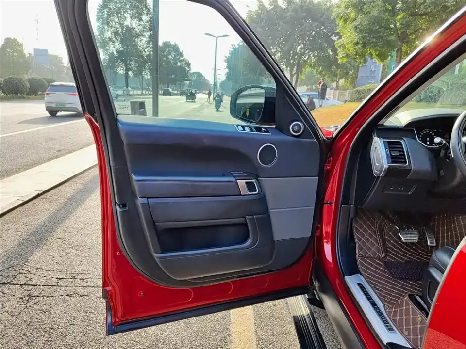 Land Rover Sport
