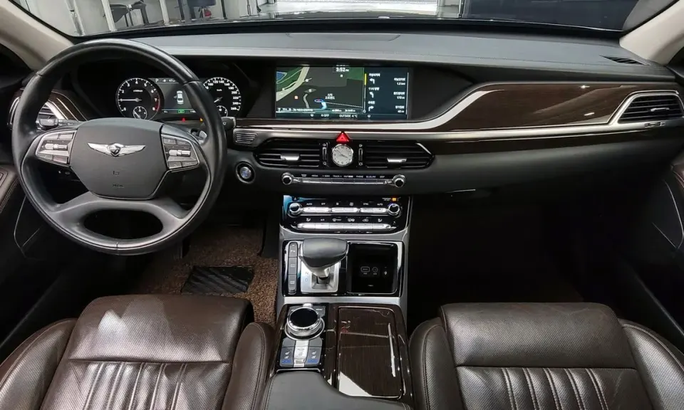 Genesis EQ900