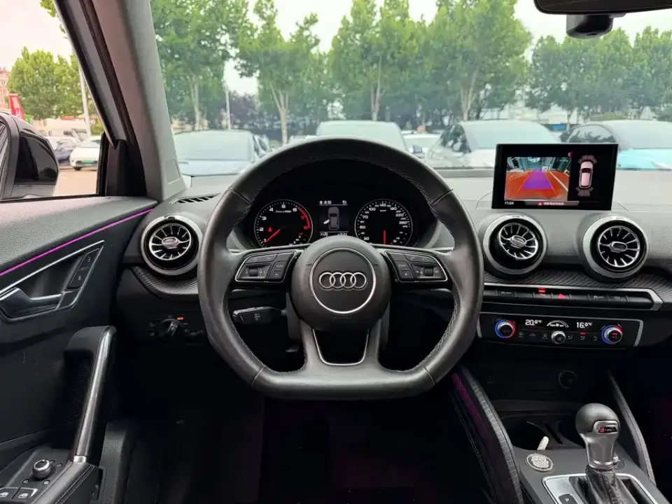 Audi Q2L