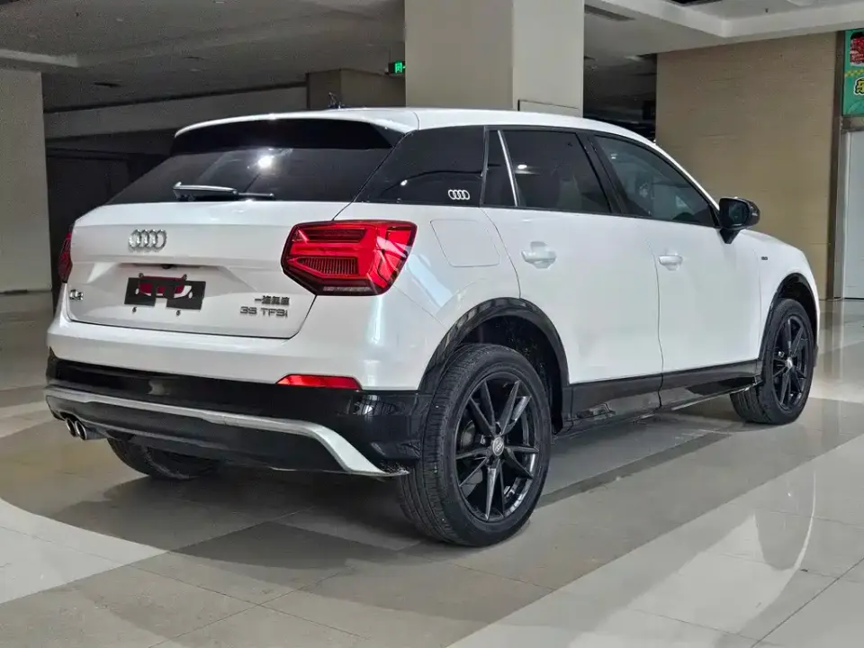 Audi Q2L