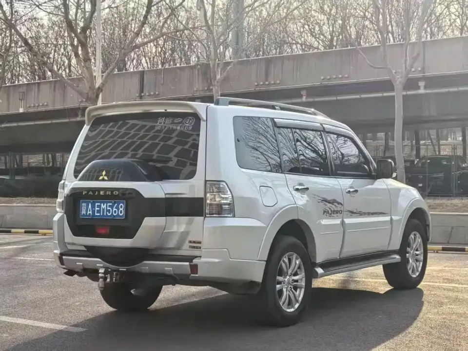 Mitsubishi Pajero (Import)