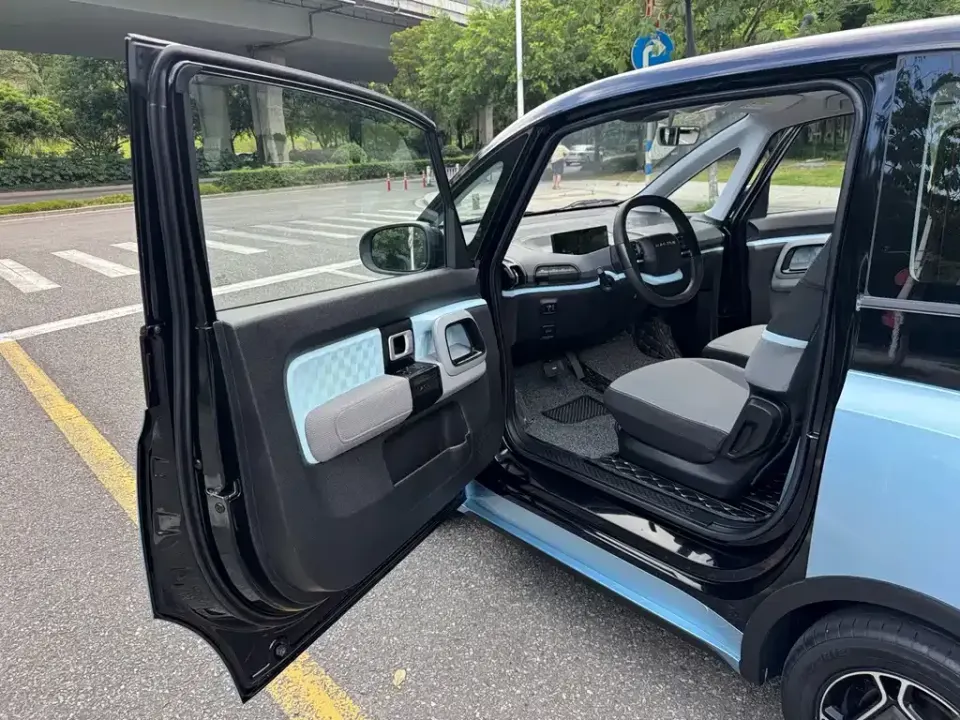 Baojun E300