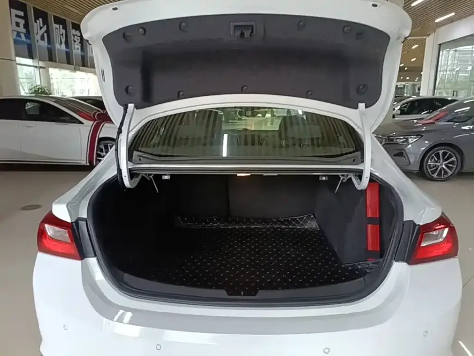 Chevrolet Malibu XL
