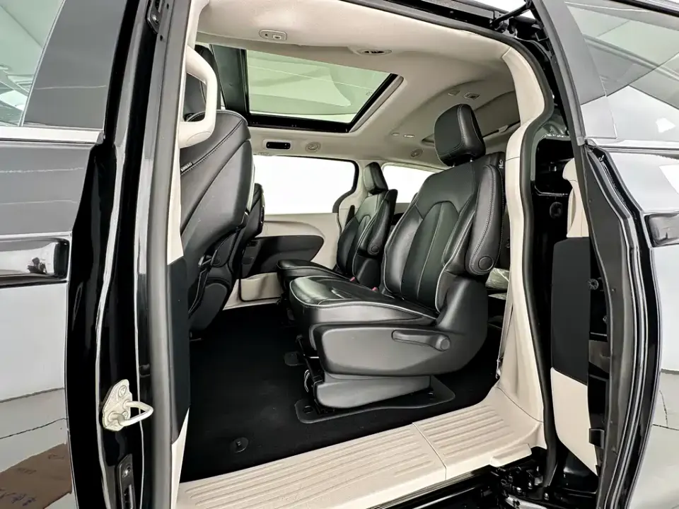 Chrysler Grand Voyager PHEV (Import)