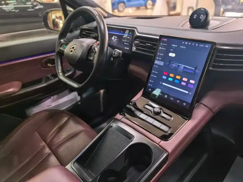 Nio ES8