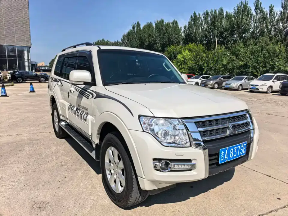 Mitsubishi Pajero (Import)