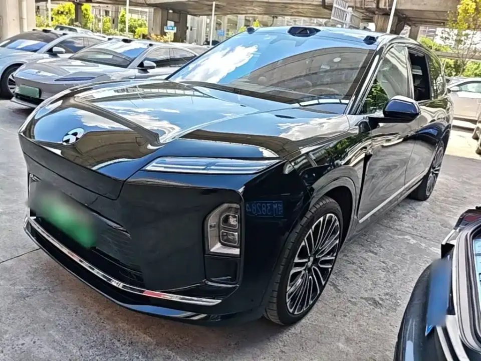 Nio ES8