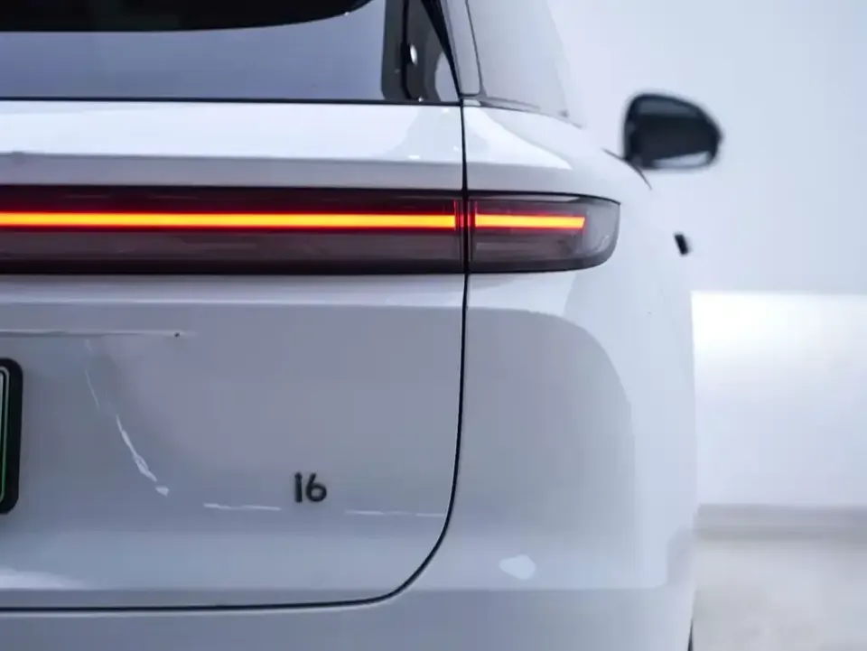 Li Li i6