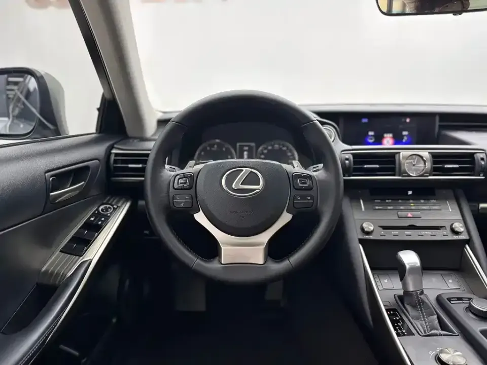 Lexus IS