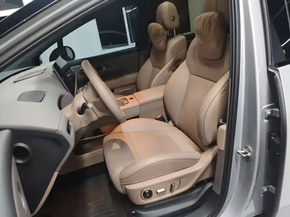 Li Li i6