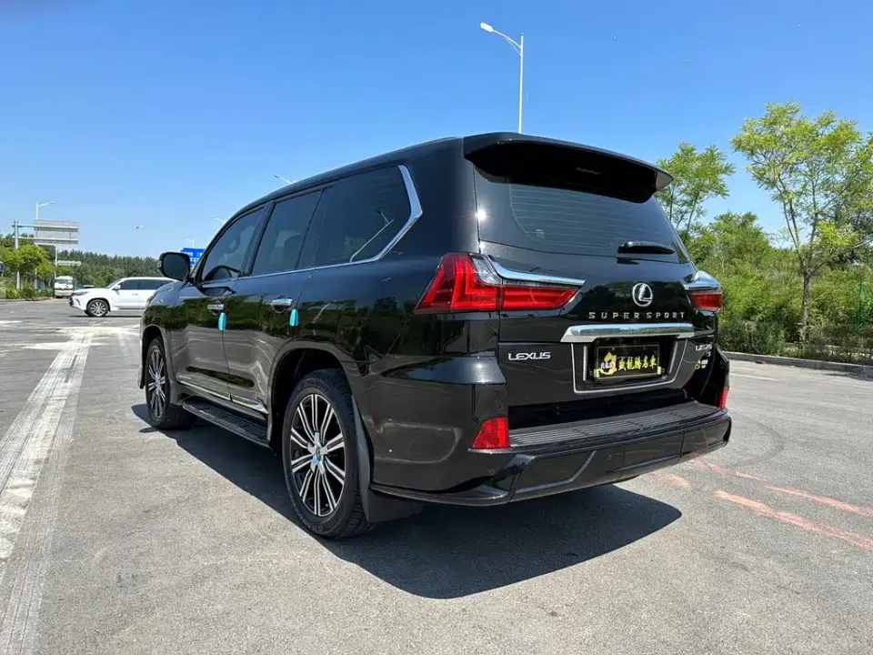 Lexus LX