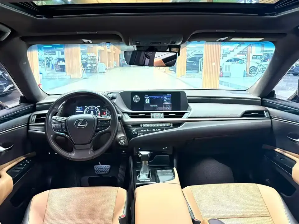 Lexus ES