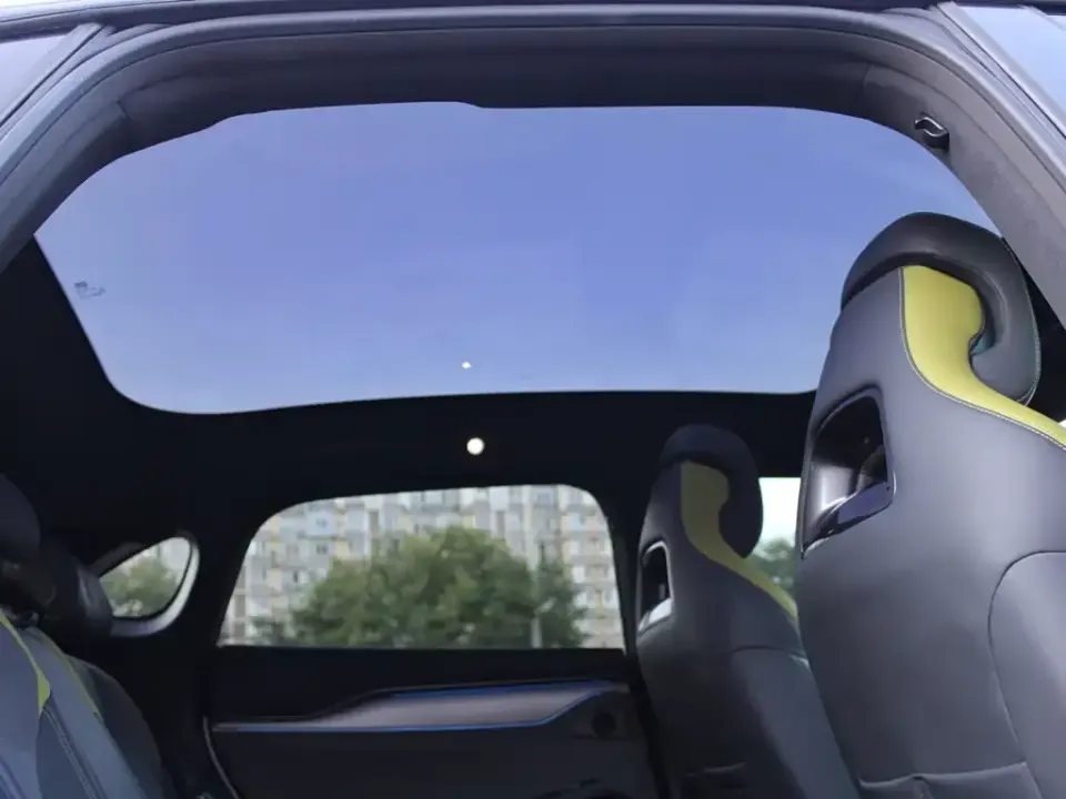 BYD L EV