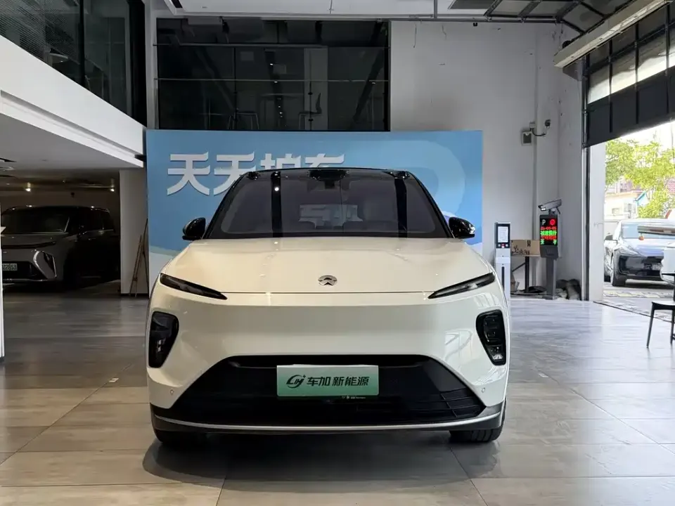 Nio ES8