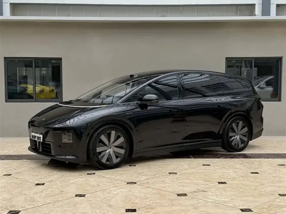 Li Li i8