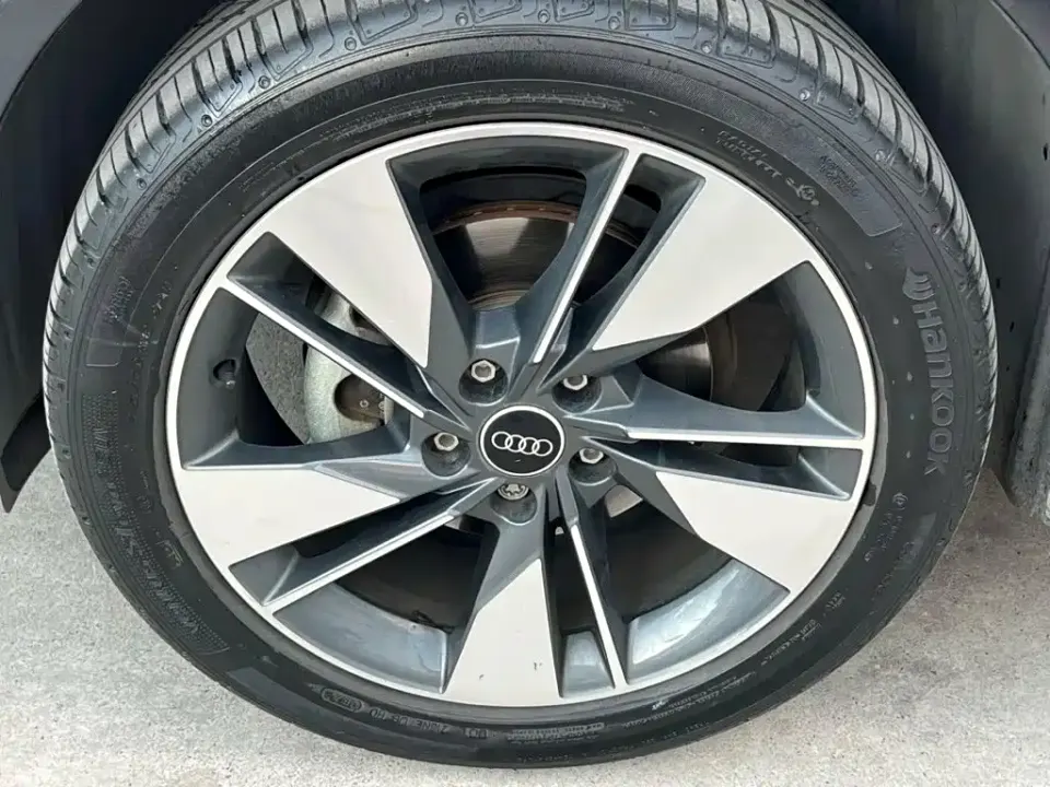 Audi Q2L