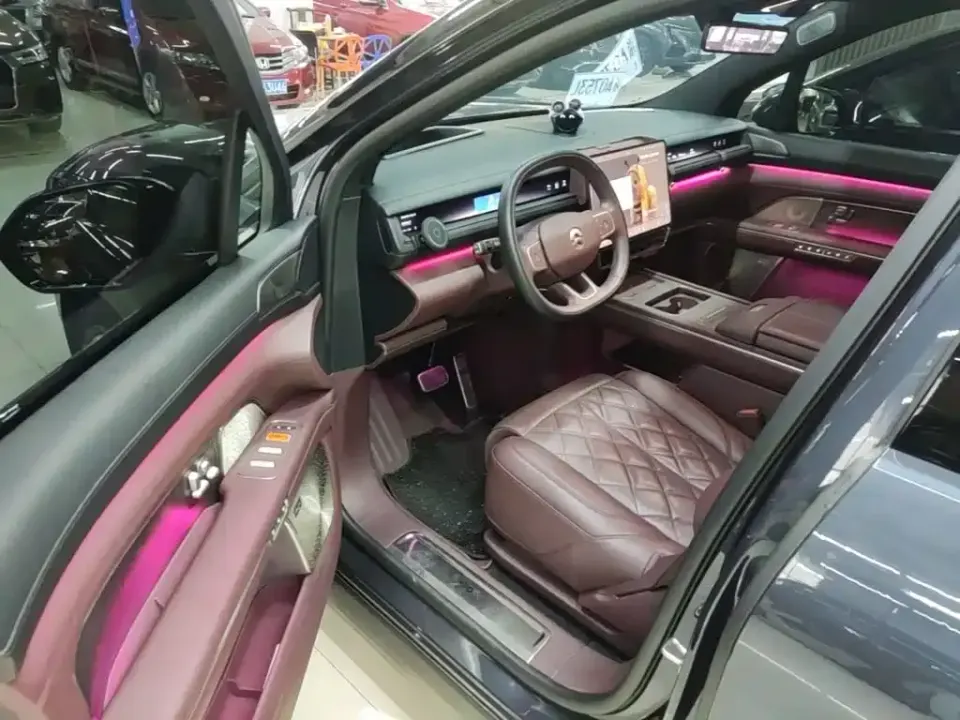 Nio ES8