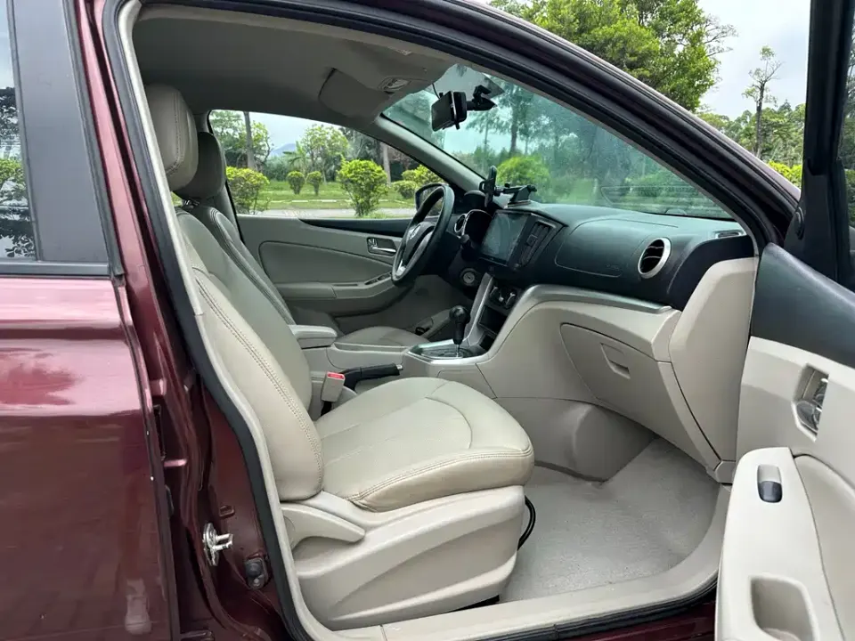 Venucia T70