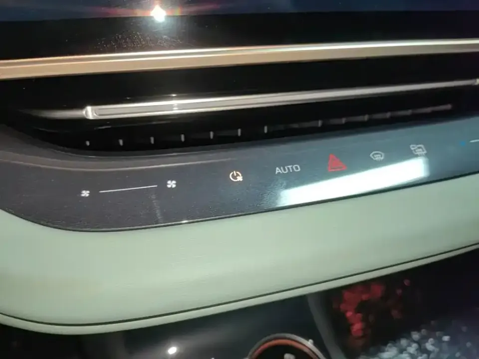 Hongqi Hongqi EH7