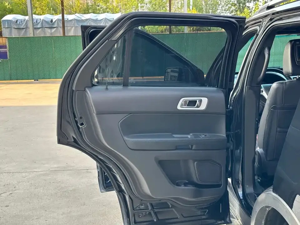 Ford Explorer (Import)