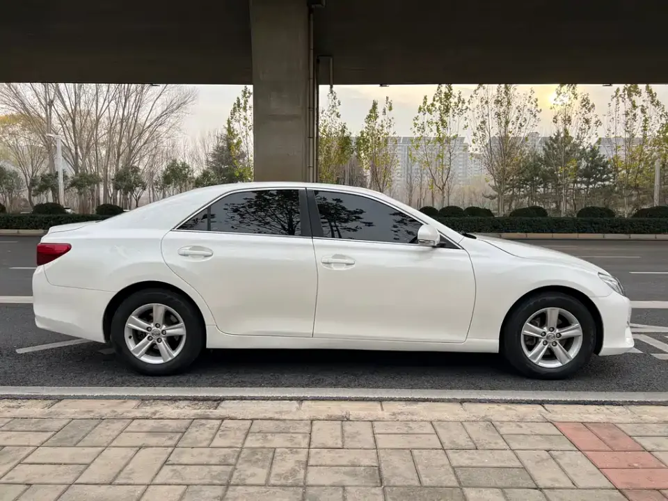 Toyota Reiz