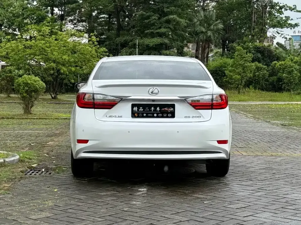 Lexus ES