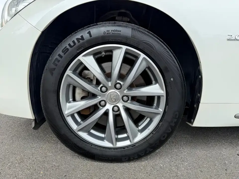 Infiniti Q50L