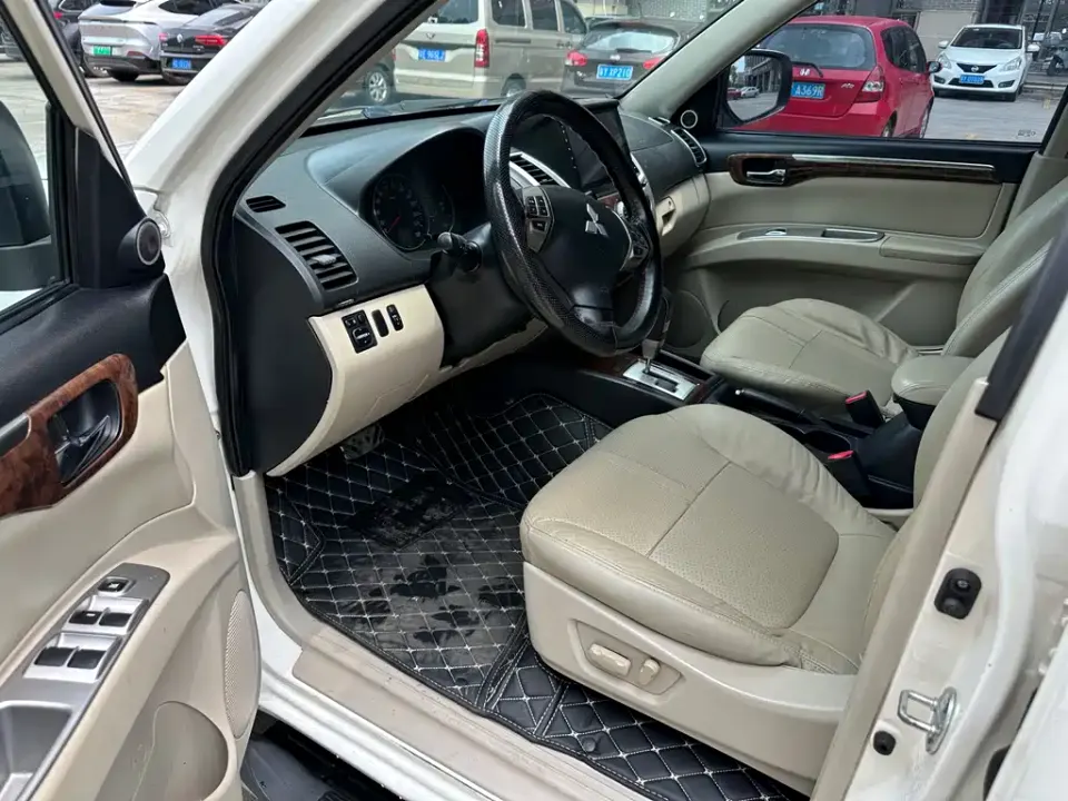 Mitsubishi Pajero Sport